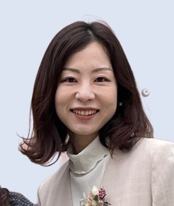 委員長 臼井 あかね